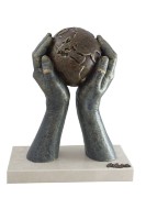 Скульптура Мир в твоих руках, малая